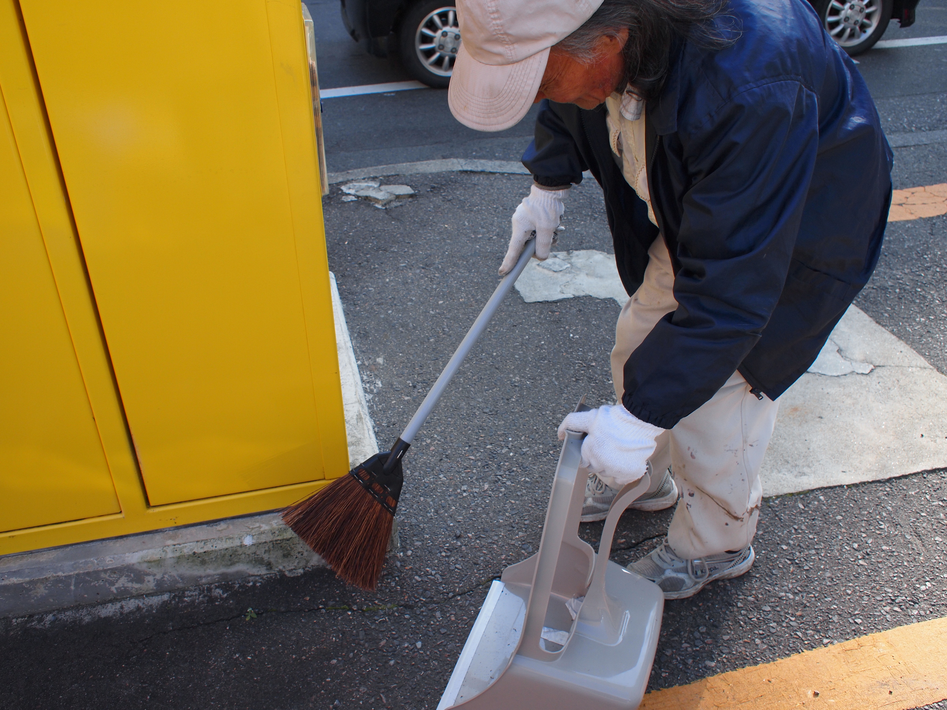 パーキングの見回り清掃・管理で活躍するAさん